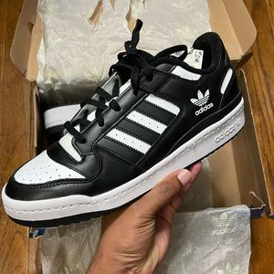 Adidas Forum Low - Black and White